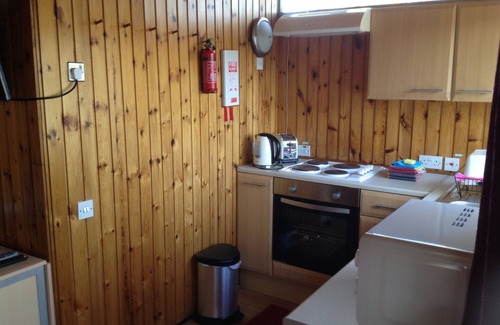 Taynuilt Cabin | Cosy cabin with open views of Loch Awe.