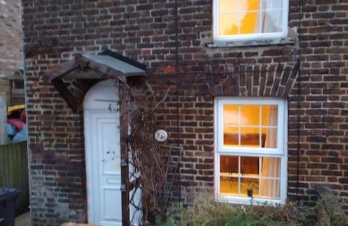 Tilney Fen End House | Cosy character cottage