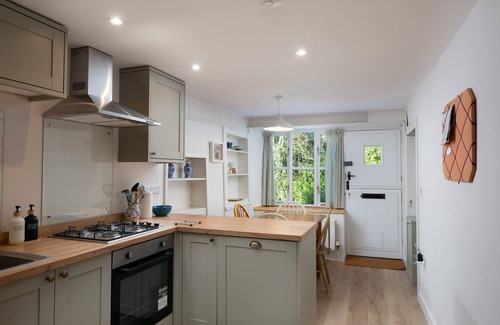 Wells House | Cosy Cottage in the Mendip Hills, Private Parking