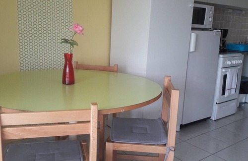 Sauze-Vaussais Cottage | Cosy cottage in Sauzé-Vaussais with shared pool