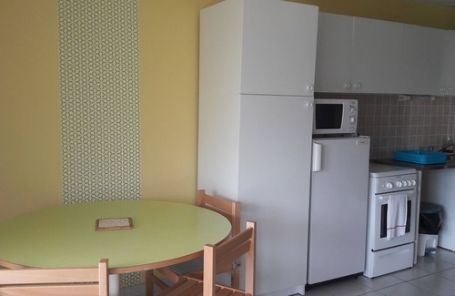 Sauze-Vaussais Cottage | Cosy cottage in Sauzé-Vaussais with shared pool