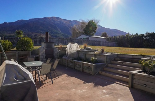 Lake Hawea Cottage | Cosy cottage in lake Hawea
