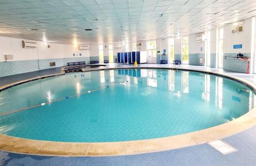 St. Ann's Chapel House | Cosy detached lodge, dog & child friendly with shared pools