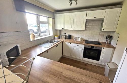 St. Ann's Chapel House | Cosy detached lodge, dog & child friendly with shared pools