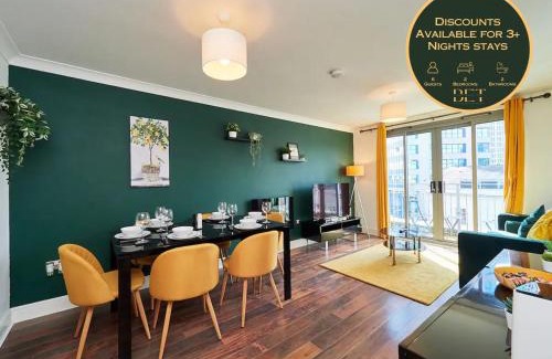 The Westside Apartment | Cosy Emerald Suite - Two Story Duplex Apartment - Balcony - Contractors - Family - City Centre - Broadway Plaza - Five Ways - Sleeps 6