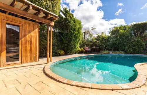 Shamrock Park House | Cosy En-Suite Room with Private Restroom- AC & free parking