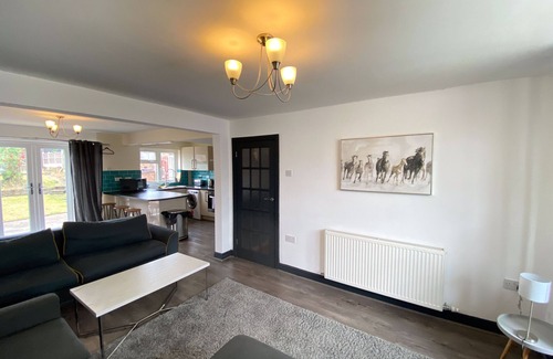 Great Barr House | Cosy Family Home - Perfect for groups working away HS2 close to the City Centre