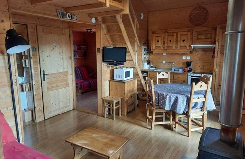 Saint-Laurent-en-Grandvaux Ski Chalet | Cosy Haut-Jura chalet - Swimming pool on the grounds - Beautiful terrace
