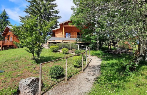 Saint-Laurent-en-Grandvaux Ski Chalet | Cosy Haut-Jura chalet - Swimming pool on the grounds - Beautiful terrace
