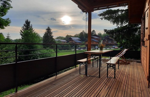 Saint-Laurent-en-Grandvaux Ski Chalet | Cosy Haut-Jura chalet - Swimming pool on the grounds - Beautiful terrace