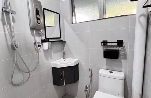 Kuantan House | Cosy home at center of Kuantan - 7 min from beach, 5 minutes from shopping mall