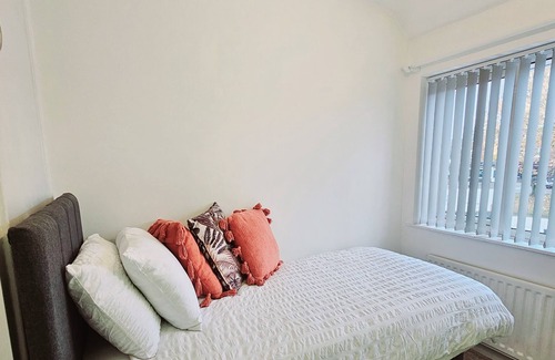 Birmingham House | Cosy Home in Birmingham*Near Villa Par* Free Parking
