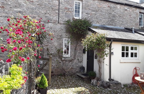 Churston Ferrers Cottage | Cosy & homely cottage 1m from Brixham-Tucked away from the hustle and bustle .