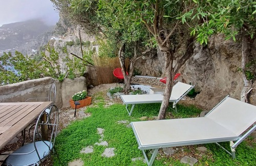 Furore Villa | Cosy House On the Sea. 2 Pax, Into a Natural Cliff