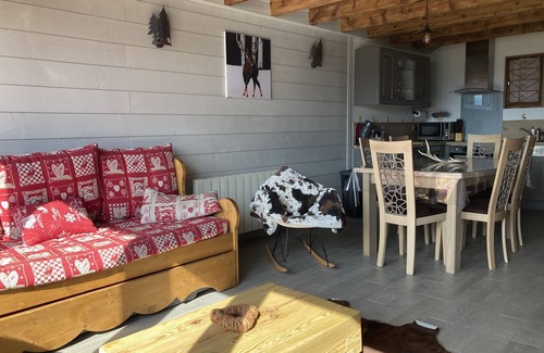 Les Angles Ski Chalet | Cosy lake view chalet