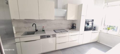 Hainholz Apartment | Cosy Living Apartment-120qm-fast wifi-free parking