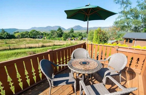 Bronaber Cabin | Cosy Log Cabin in Snowdonia with Wi-Fi and BBQ