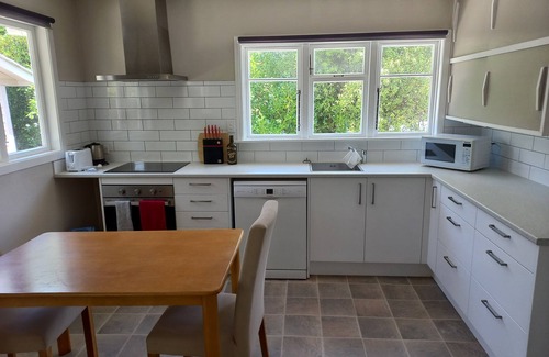 Otaki House | Cosy middle of satelite town.