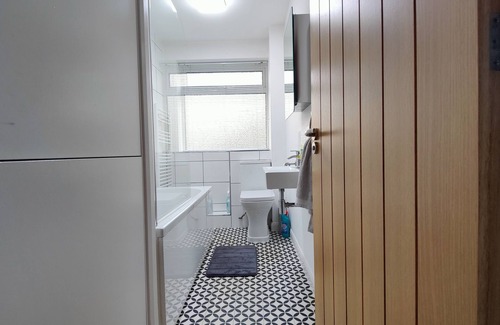 Croham Apartment | Cosy, modern 2-bed apartment, close to great transport links!