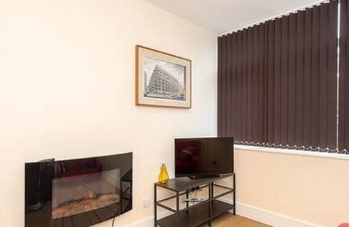 Horsham Apartment | Cosy Modern Apartment for SHORT TERM Let in Horsham.