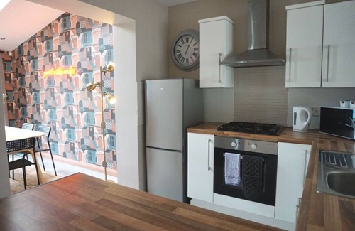 Belfast City Centre Apartment | Cosy & Modern Family Style House