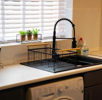Marston Green Apartment | Cosy Modern Flat (NEC/BHX Stays)