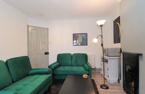 West Pennard Cottage | COSY NEST, pet friendly, with a garden in Glastonbury