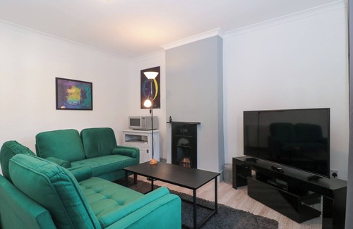 West Pennard Cottage | COSY NEST, pet friendly, with a garden in Glastonbury