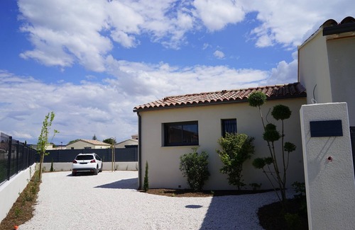 Piolenc House | Cosy new house in Provence, terrace