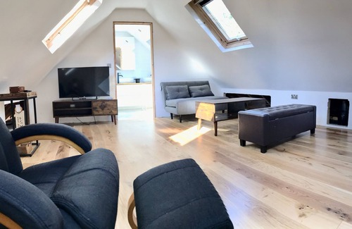Glynneath Apartment | Cosy new Loft with bathroom and facilities