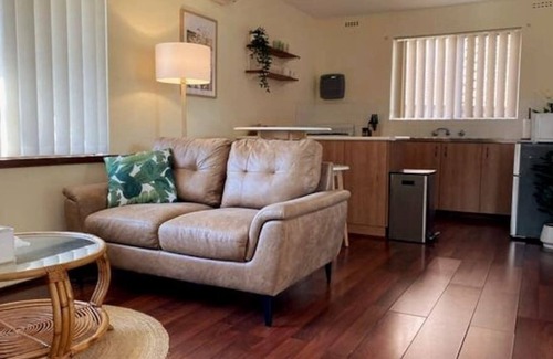 East Victoria Park Apartment | Cosy & Private, Walk to East Vic Park