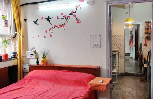 Delhi Apartment | Cosy private room for females in an apartments, 5 mins walk from metro station