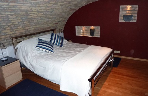 Belvaros - Lipotvaros Apartment | Cosy, quiet, sleeps 2 apartment very close to the Chain Bridge and the Basilica