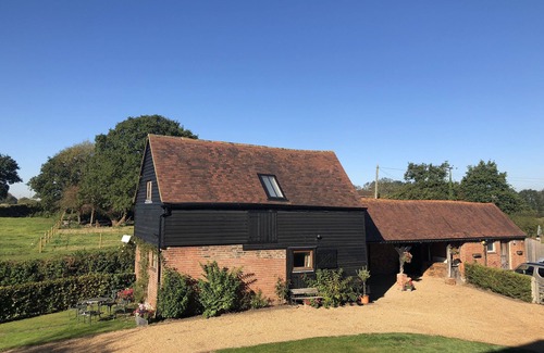 Crawley Down House | Cosy, Rustic 17th Century Countryside Barn.
