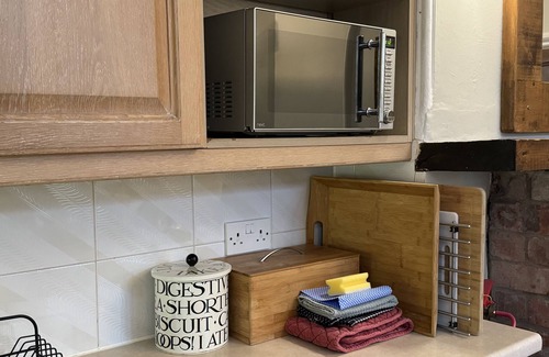 Wormhill Cottage | Cosy self catering apartment in large Victorian Residence