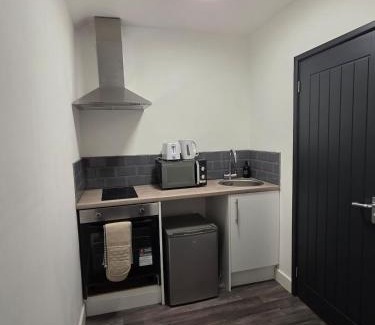 Wolverhampton Apartment | Cosy Studio City Centre