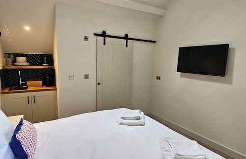 New Forest District Cabin | Cosy, stylish suite by the river, nestled on the edge of the New Forest.
