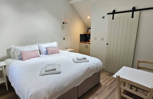 New Forest District Cabin | Cosy, stylish suite by the river, nestled on the edge of the New Forest.
