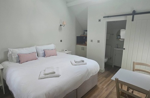 New Forest District Cabin | Cosy, stylish suite by the river, nestled on the edge of the New Forest.