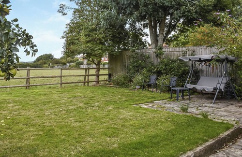 Hayling Island Cottage | Cosy three-bedroom holiday home on Hayling Island.