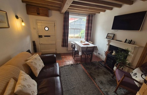 Martlesham Heath House | Cosy two bed cottage. Pet friendly!