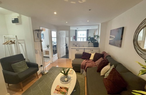 West Brompton Apartment | Cosy two bedroom flat Fulham Broadway