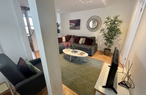 West Brompton Apartment | Cosy two bedroom flat Fulham Broadway