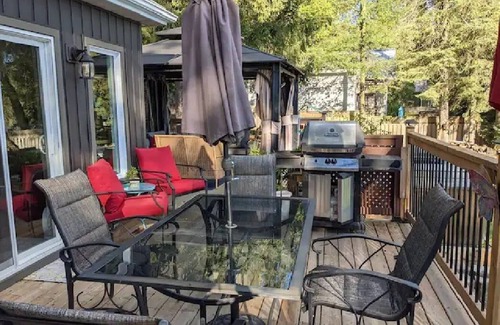 New Dundee Cottage | Cosy Updated Lakefront Cottage