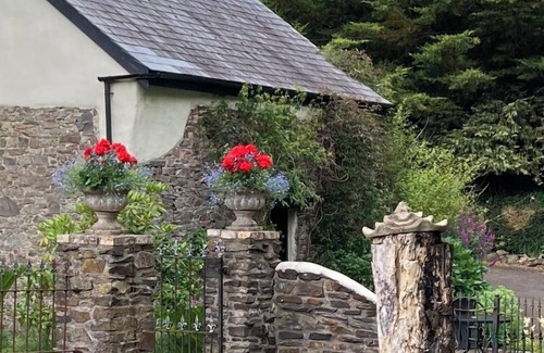 Torrington House | Cosy, very quiet, relaxing retreat, pretty surroundings, idylic. (pet-friendly)