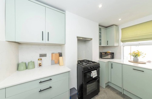 Reading House | Cosy Victorian Cottage Close to Town Center | Pass The Keys