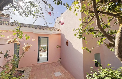 Atlanterra Ski Chalet | Cosy villa located a few metres from the beach, perfect for a family holiday. Capacity max. 13 pax.