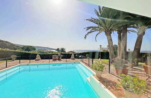 Atlanterra Ski Chalet | Cosy villa located a few metres from the beach, perfect for a family holiday. Capacity max. 13 pax.
