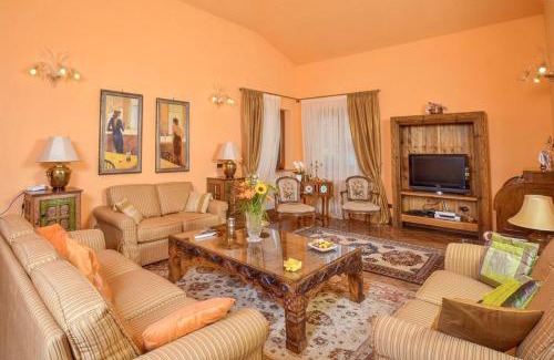 Ladispoli Villa | Cosy Villa in Ladispoli with Private Pool