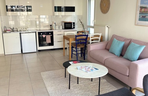Parilly Apartment | Côté Parc: brand new apartment, indoor parking, & at the foot of the metro in Lyon